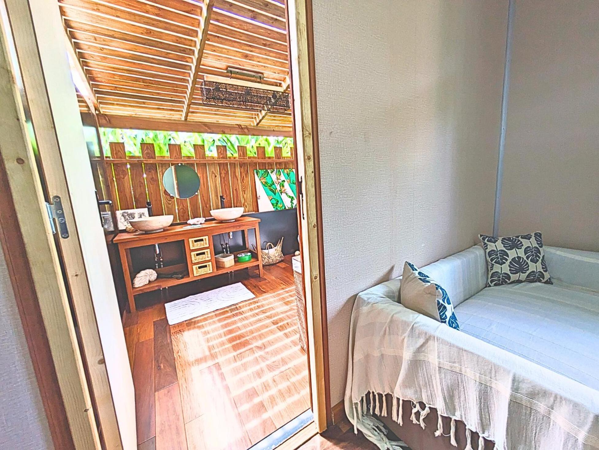 Natura Om Teahupoo Surf Lodge Toanoano Exteriér fotografie