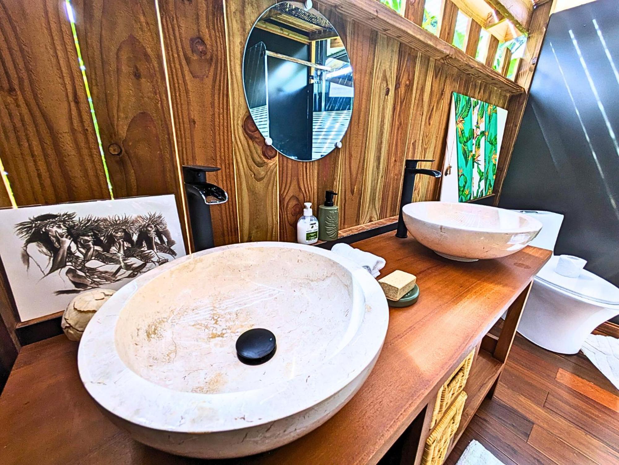 Natura Om Teahupoo Surf Lodge Toanoano Exteriér fotografie